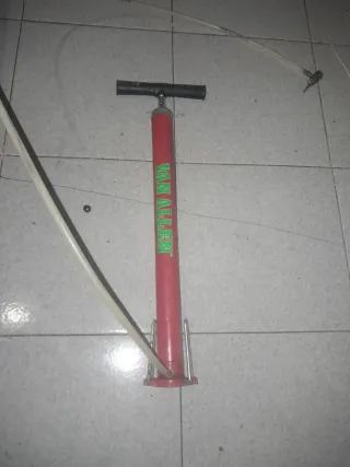 Bomba de aire Van Allen roja