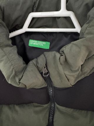 Chaqueta acolchada verde y negra