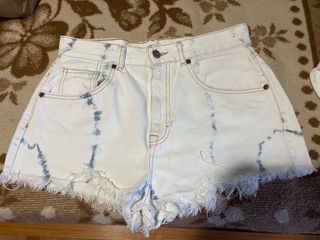 Shorts vaqueros blancos desgastados