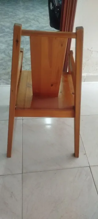Silla de madera de niño