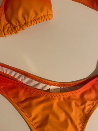 Conjunto bikini y pañuelo naranja