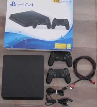Consola PS4 Slim 1TB + 2 Mandos + Cables