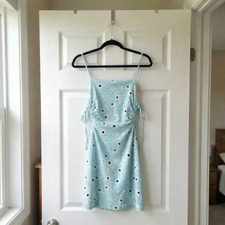 Vestido Bershka mini flores azul fruncido Talla M