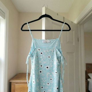 Vestido Bershka mini flores azul fruncido Talla M