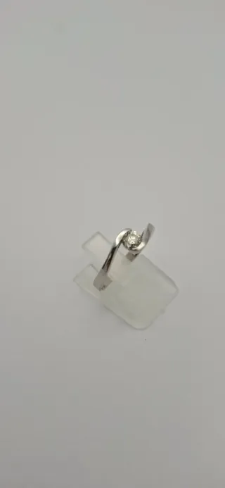 Anillo Oro Blanco 18K con Diamante Solitario 0,25