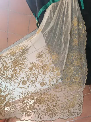 Manteletas Falleras Doradas y Blancas