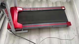 Cinta de correr plegable roja