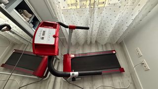 Cinta de correr plegable roja