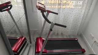 Cinta de correr plegable roja