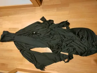 Disfraz negro con capucha