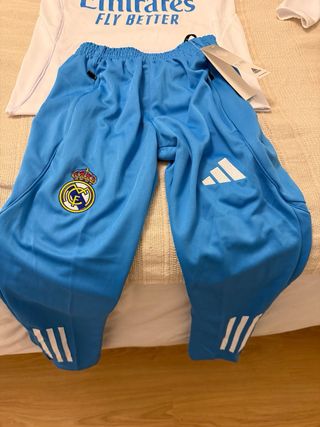Chándal Adidas Real Madrid Niño 2026 talla 6/7 año