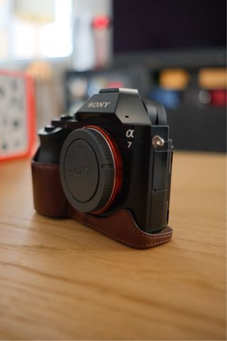 Sony A7 (12k disparos)+Sigma 28-70mm f2.8 + extras