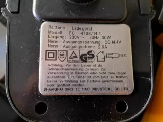 Taladro reversible 14.4V con cargador y baterías