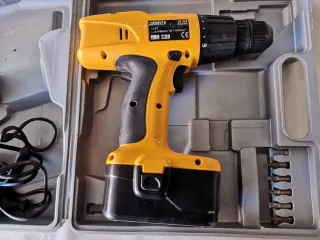 Taladro reversible 14.4V con cargador y baterías