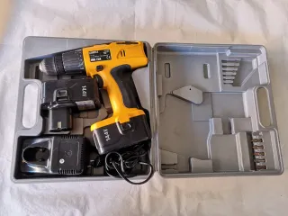 Taladro reversible 14.4V con cargador y baterías