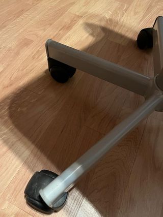 Silla rosa de plástico