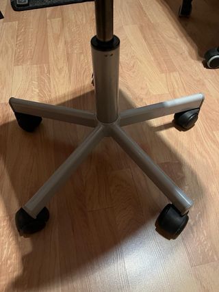 Silla rosa de plástico