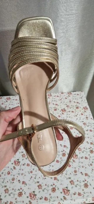 Sandalias doradas tacón plataforma