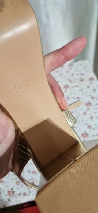 Sandalias doradas tacón plataforma