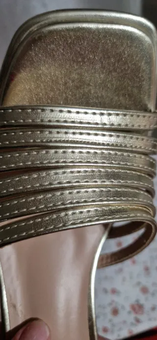 Sandalias doradas tacón plataforma