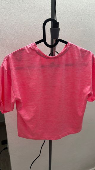 Conjunto deportivo Tenth: camiseta rosa y pantalón