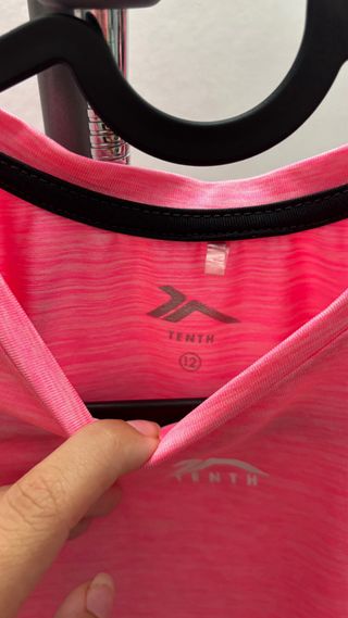 Conjunto deportivo Tenth: camiseta rosa y pantalón