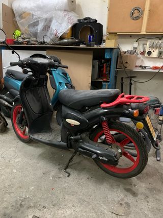 Aprilia Scarabeo 49cc Scooter Automática