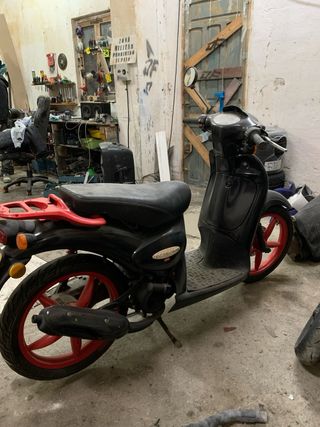 Aprilia Scarabeo 49cc Scooter Automática