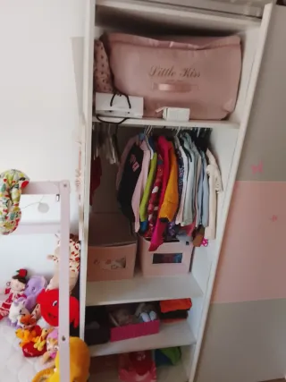 Guardaroba per bambini con porte scorrevoli