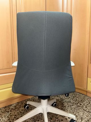 Silla de oficina juvenil gris y blanca