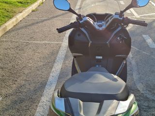 Maxi Scooter Kawasaki Negra y Verde