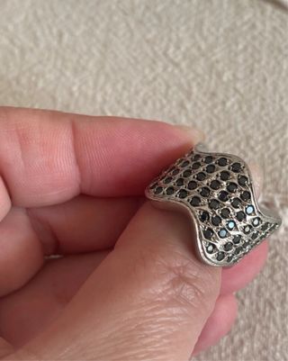 Anel Prata com Pedras Pretas