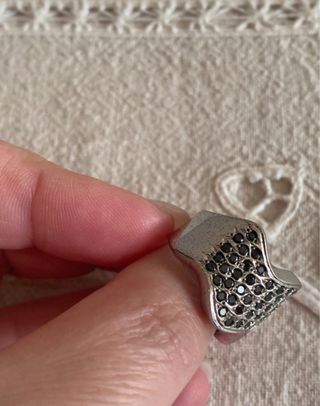 Anel Prata com Pedras Pretas