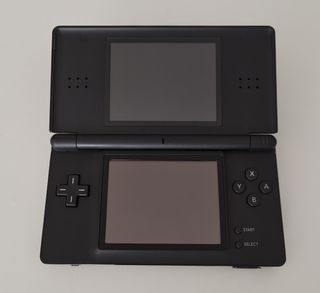 Nintendo DS Lite negra + juegos + cargador y lápiz