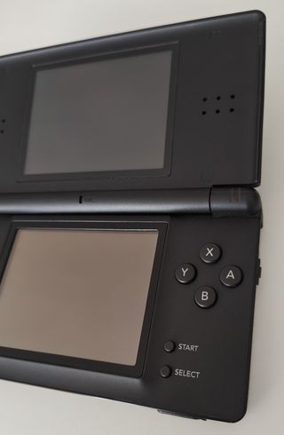 Nintendo DS Lite negra + juegos + cargador y lápiz
