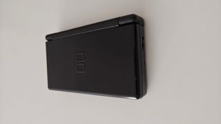 Nintendo DS Lite negra + juegos + cargador y lápiz