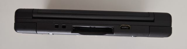 Nintendo DS Lite negra + cargador y lápiz