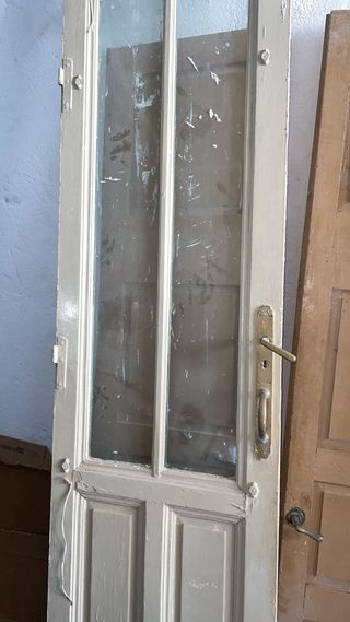 Puertas antiguas de madera con cristales