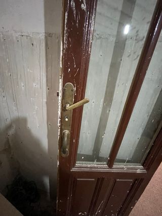 Puertas antiguas de madera con cristales