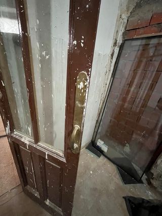 Puertas antiguas de madera con cristales