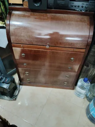 Escritorio  Mueble de madera marrón