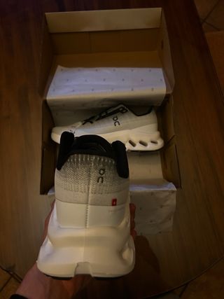 Zapatillas On Cloudtilt negras y blancas