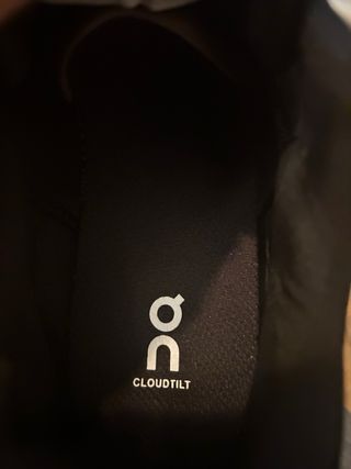 Zapatillas On Cloudtilt negras y blancas