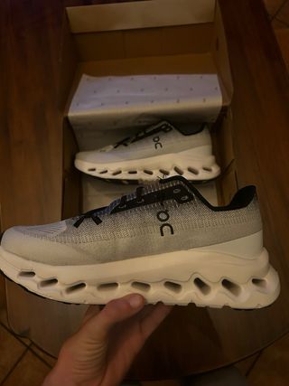 Zapatillas On Cloudtilt negras y blancas