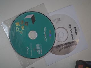 Cámara Nikon Coolpix L310 en su caja