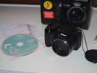 Cámara Nikon Coolpix L310 en su caja