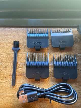 Máquina de Cortar Cabelo Hiena Profissional