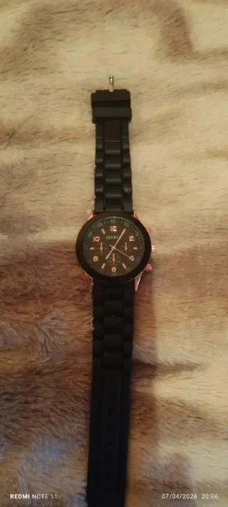 Reloj Geneva Negro y Dorado Nuevo