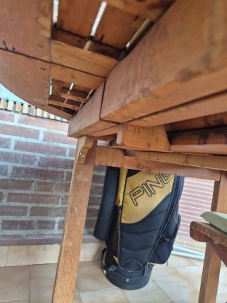 Mesa redonda de madera para terraza