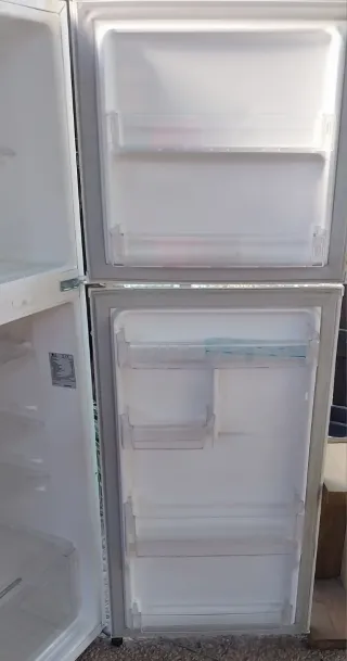 Nevera Mediana LG Blanca Alguna raya ,se ve en fot